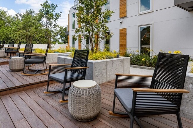 Building Photo - Modern Living in the Heart of Atlanta