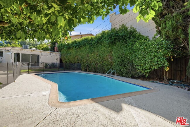 Building Photo - 14529 Greenleaf St