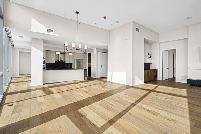 Building Photo - 1114 W Carroll Ave