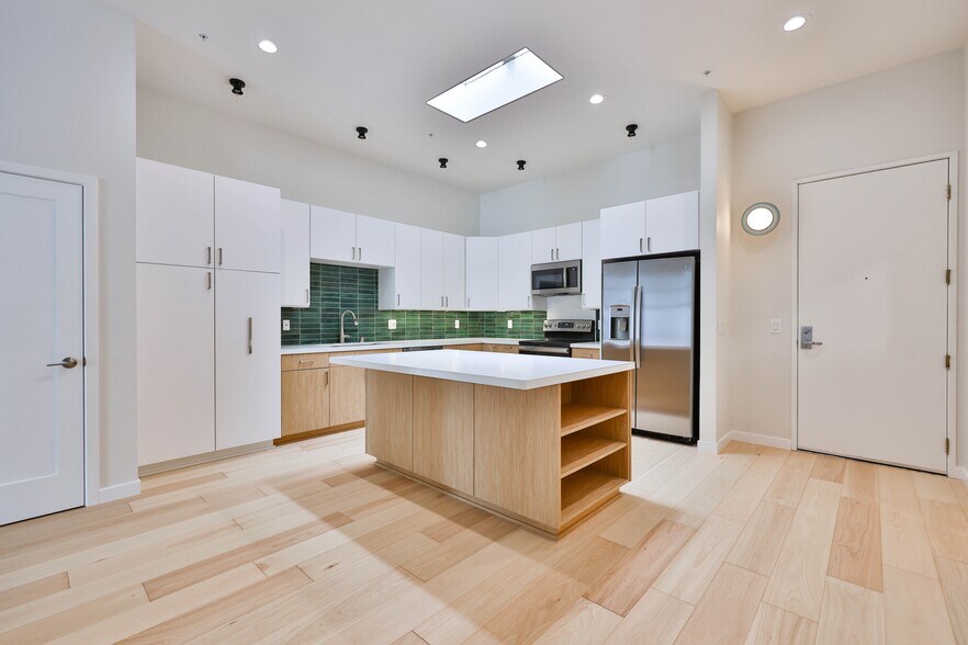 Kitchen island - 3211 5th Ave
