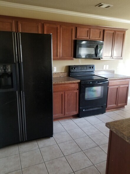 Kitchen - 14108 magnolia glenn