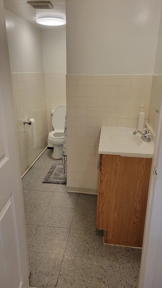 Building Photo - 5631 N Kimball Ave