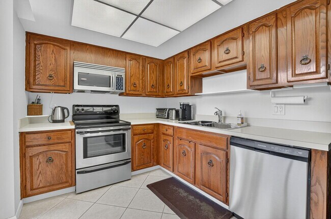 Building Photo - 6805 Willow Wood Dr