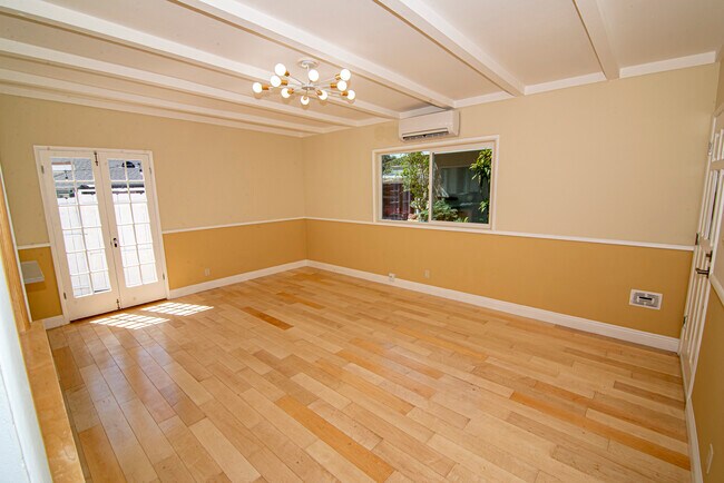 Building Photo - 156 W Linden Ct