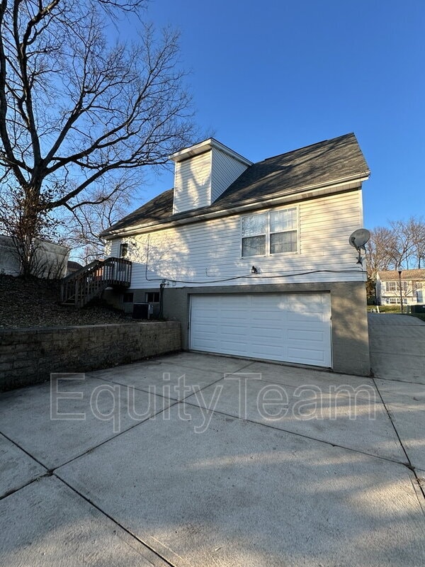 Building Photo - 1015 Venetian Terrace