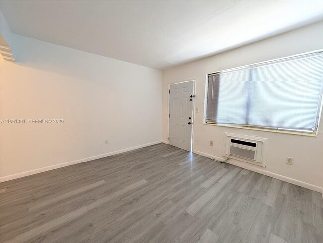 Building Photo - 1565 SW 6th St