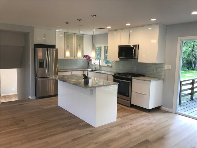 Building Photo - 158 Pollok Pl