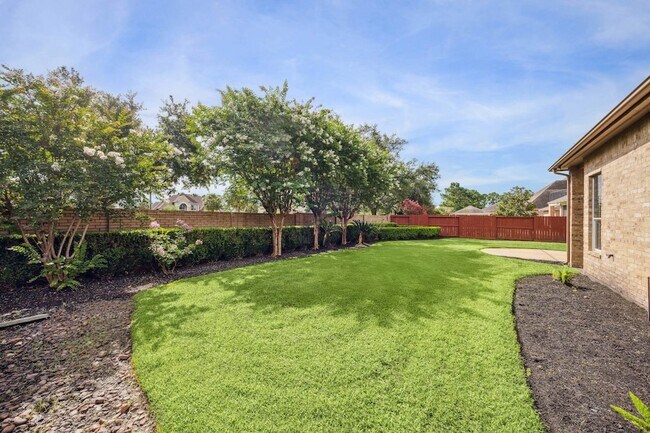 Building Photo - 5826 Santa Fe Springs Dr