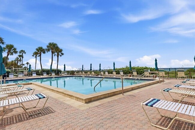 Building Photo - 2089 Gulf of Mexico Dr