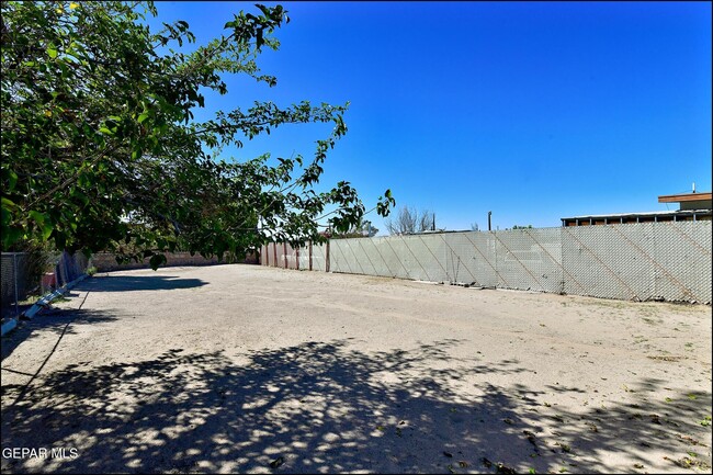 Building Photo - 8058 Gilbert Dr