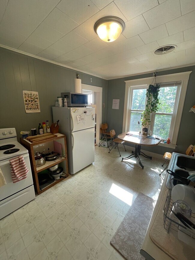 Building Photo - 309 N 26th Ave W
