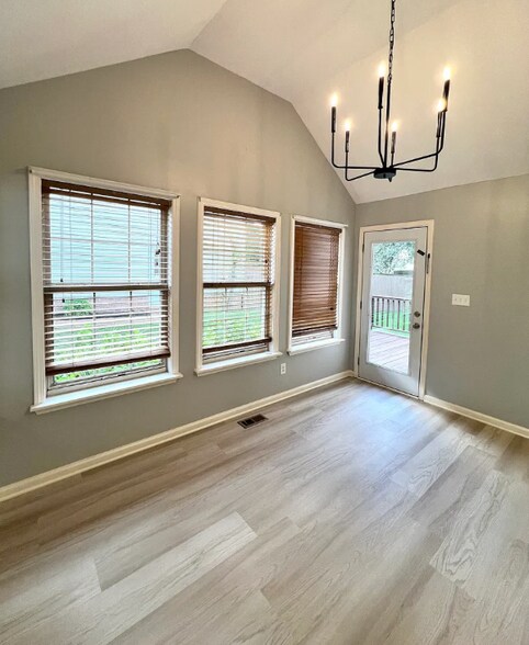 Building Photo - 1816 Devon Dr