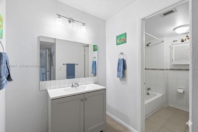 Building Photo - 428 Lakeview Dr