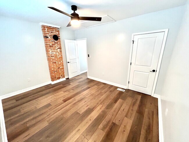 Building Photo - 211 Hawkes Ave