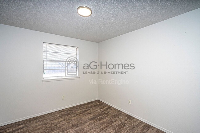 Building Photo - 3920 Dentwood Terrace