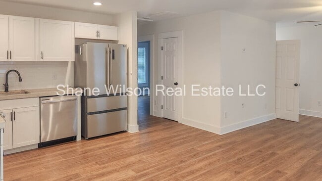 Building Photo - 3610 Anderson Ave