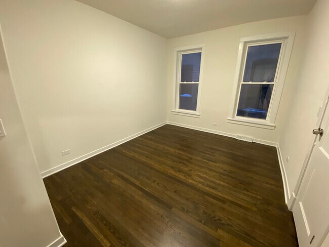 Building Photo - 4953 W Belle Plaine Ave