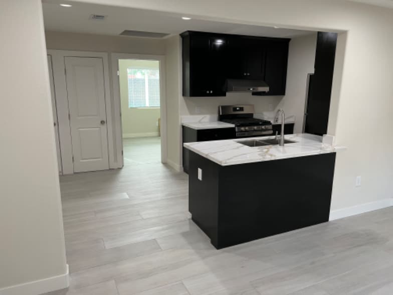 Building Photo - 954 J St