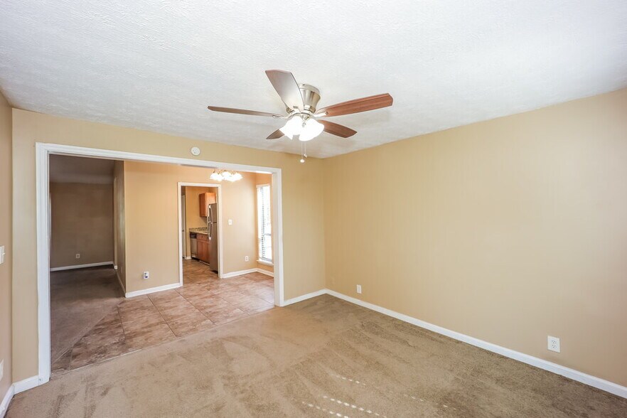 Building Photo - 5818 Northfield Dr