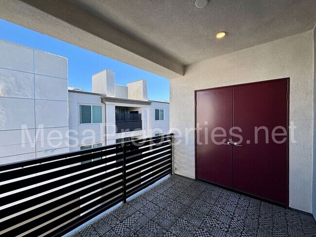 Building Photo - 9352 Solaire Pl