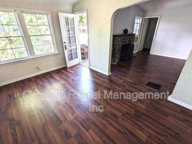 Building Photo - 730 Orange Dr