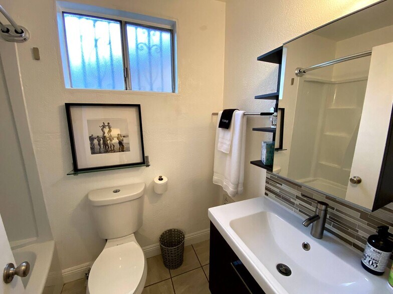 Building Photo - 12118 Ramona Ave