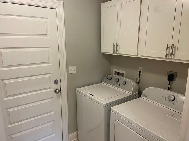 Building Photo - 166 Cullom Dr