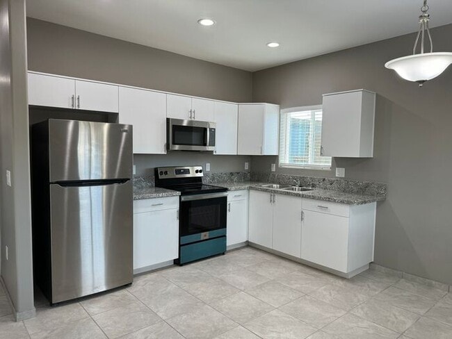 Building Photo - Beautiful Modern 3Bdm 2Ba Home, Easy Access to I-10, Must See!