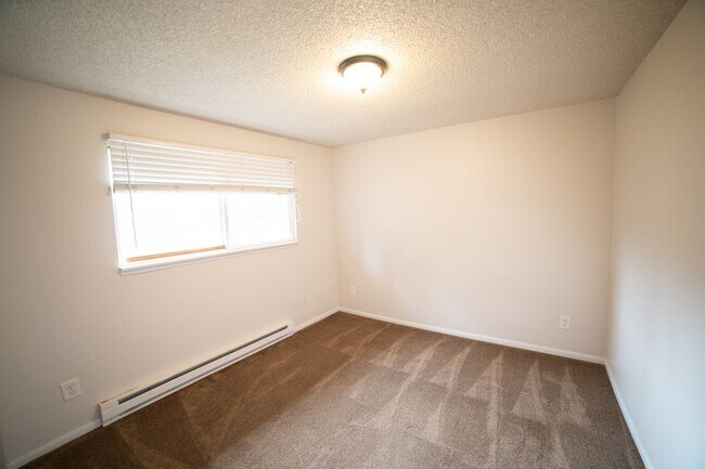 Building Photo - IKEMB02