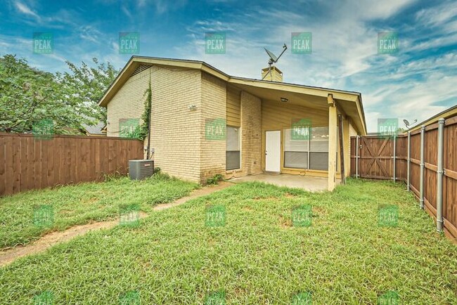 Building Photo - Affordable 2-Bedroom Duplex in Arlington –...