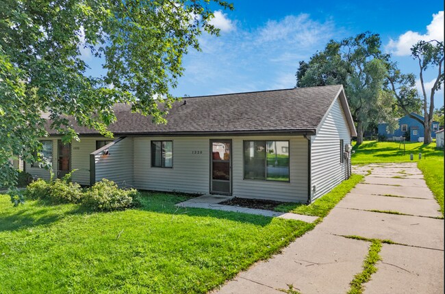 Building Photo - 1320/1322 Idaho