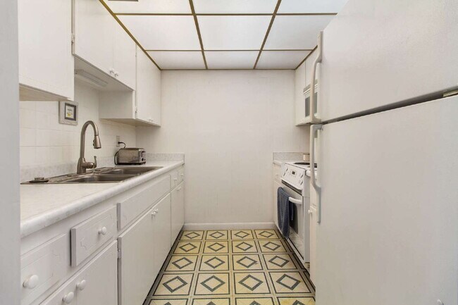 Building Photo - beautifully Furnished 1 Bedroom, 1 Bath, Walk-in Closets in both bedrooms. with a community Heate...