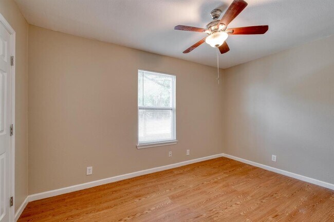 Building Photo - 2700 Catalina Dr