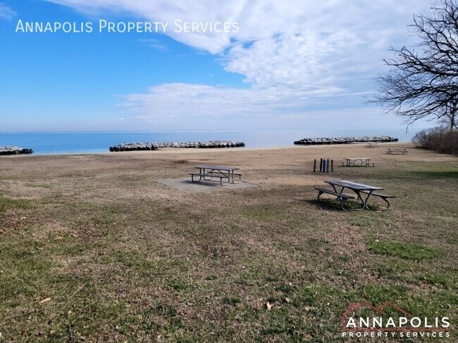 Building Photo - 1395 Bayside Dr