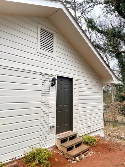 Building Photo - 2272 Collier Dr