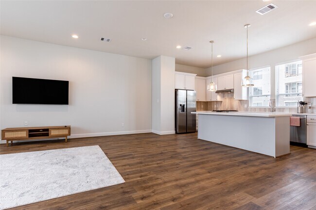 Building Photo - 2802 Grand Fountains Dr