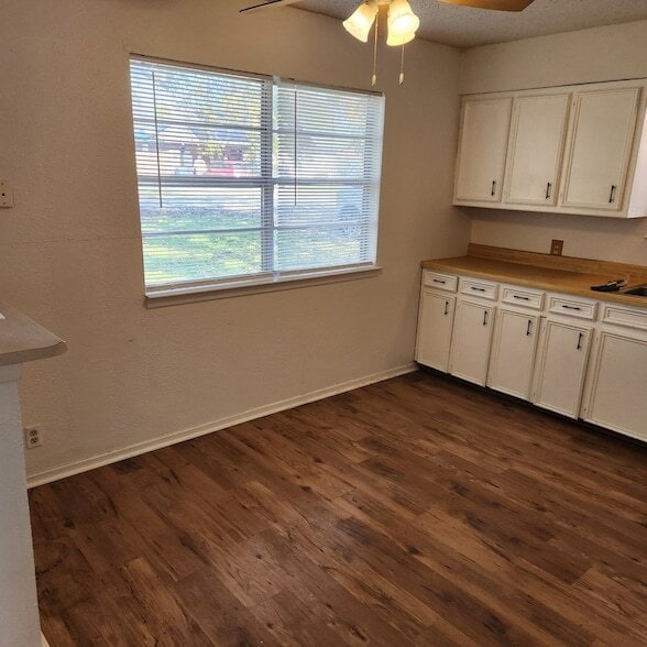Building Photo - 402 E Hinton St