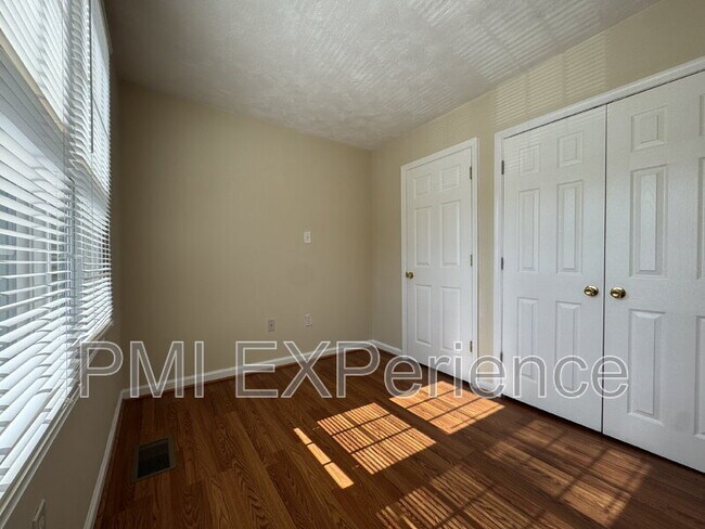 Building Photo - 2067 Chadwick Terrace