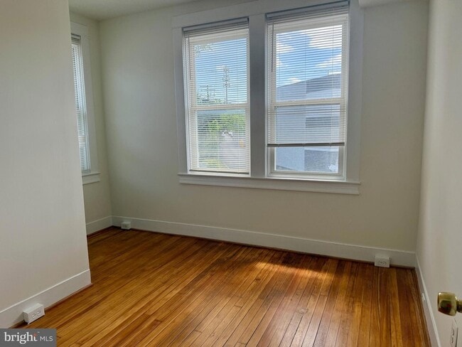 Building Photo - 3016 Taylor Ave