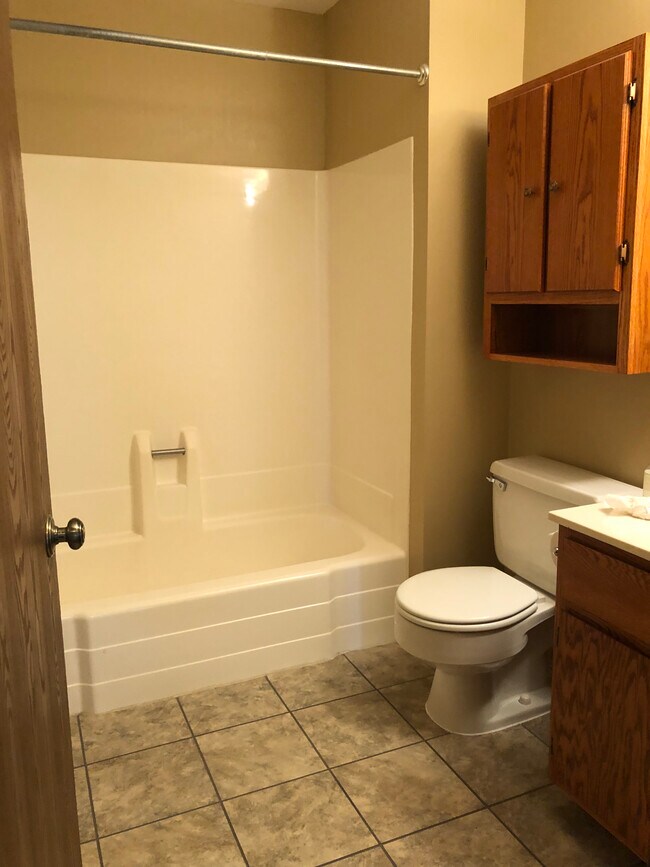 Building Photo - 5697 Green Circle Dr