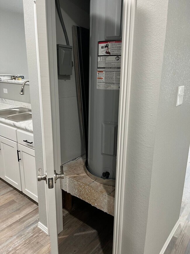 Building Photo - COX-VINE STREET