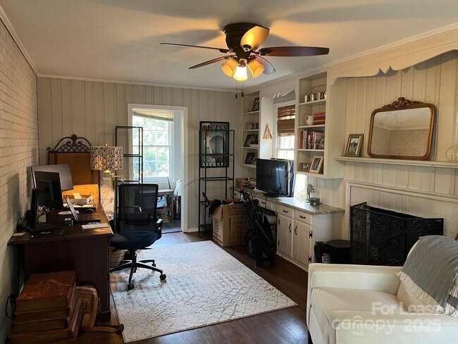 Building Photo - 5531 Farmbrook Dr