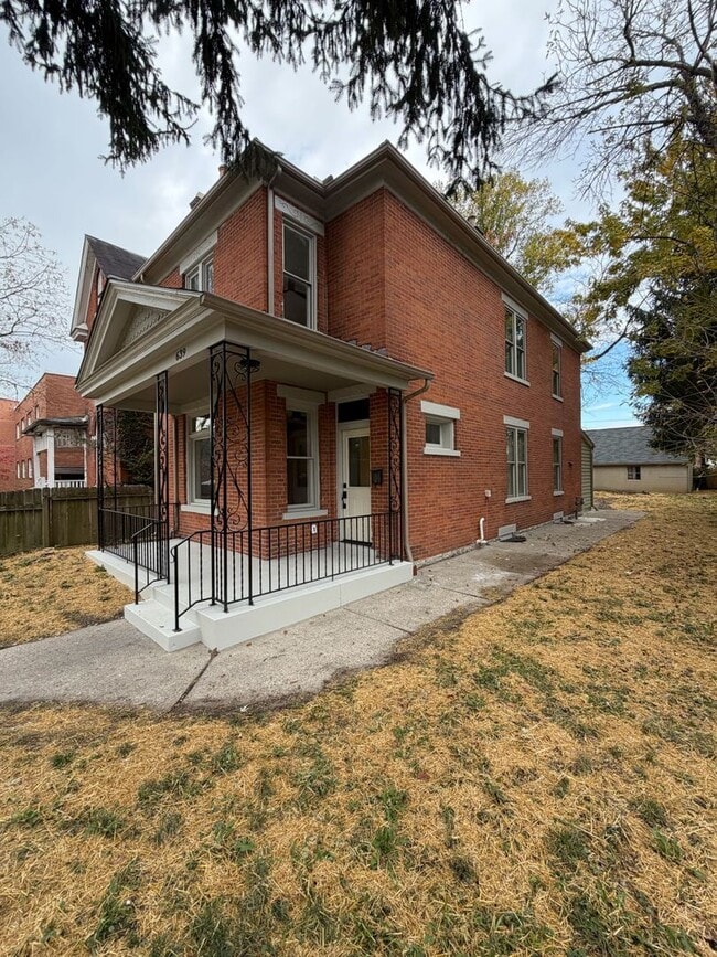 Building Photo - 3 Bedrooms | 2.5 Bathrooms | $3,000/month | 2-Car Garage | Fenced Yard | Pets Welcome