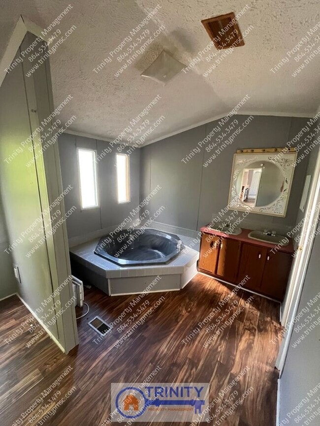 Building Photo - Ready for Move-In!