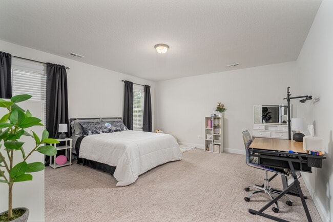 Building Photo - 595 Appalachian Trl S