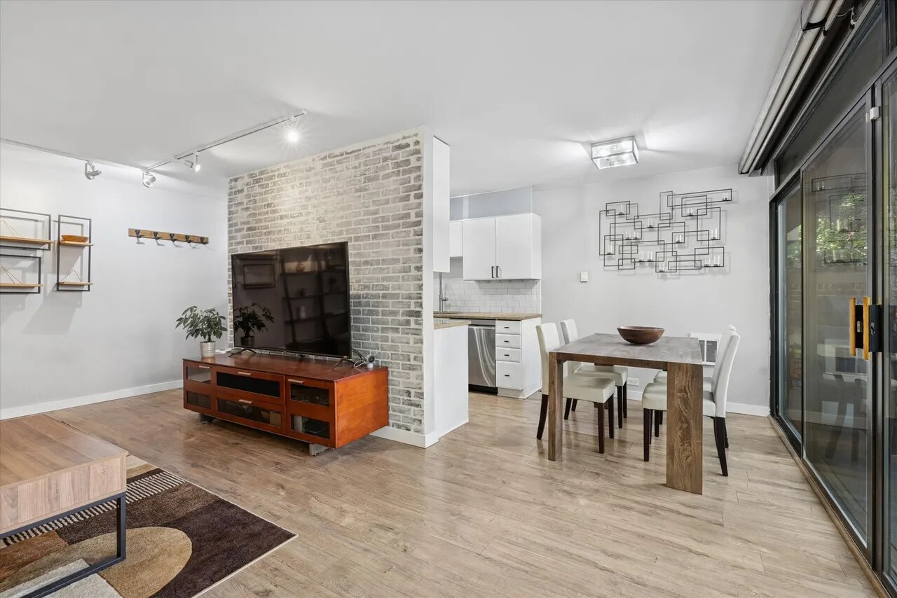 Building Photo - 2600 N Hampden Ct