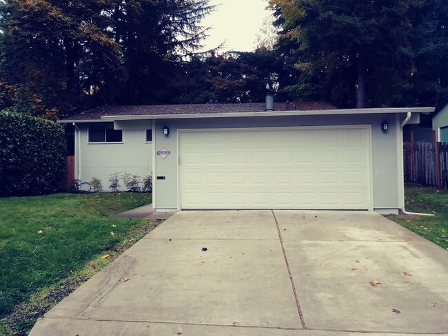 Building Photo - Multnomah Village charmer!