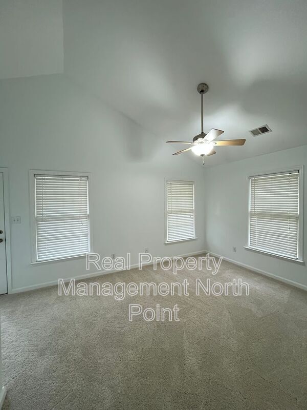 Building Photo - 889 Crew St SW