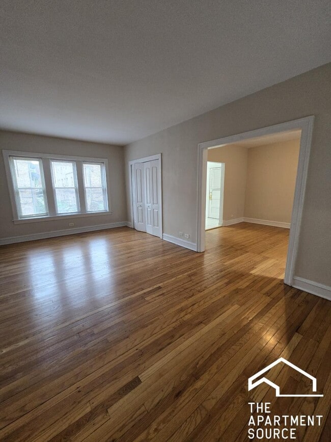 Building Photo - 834 Reba Pl