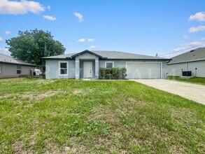 Building Photo - 4BR/2BA Home with High Ceilings, Garage & Large Kitchen Island
